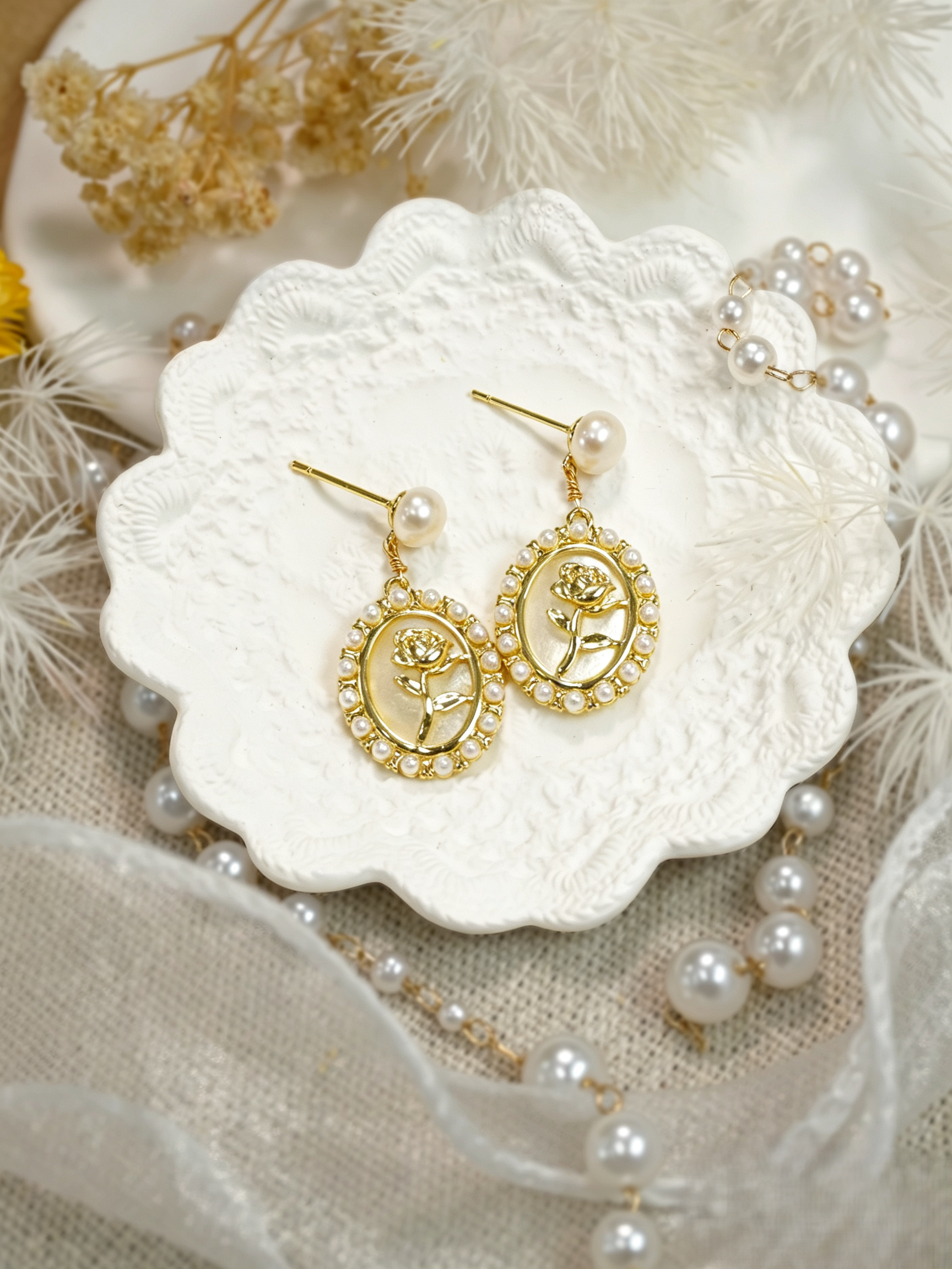 Romantic Rose Cameo Pearl Jewelry Matching Set, Vintage Embossed Mother-of-Pearl Necklace & Earrings Set for Daily Date Elegant Outfits