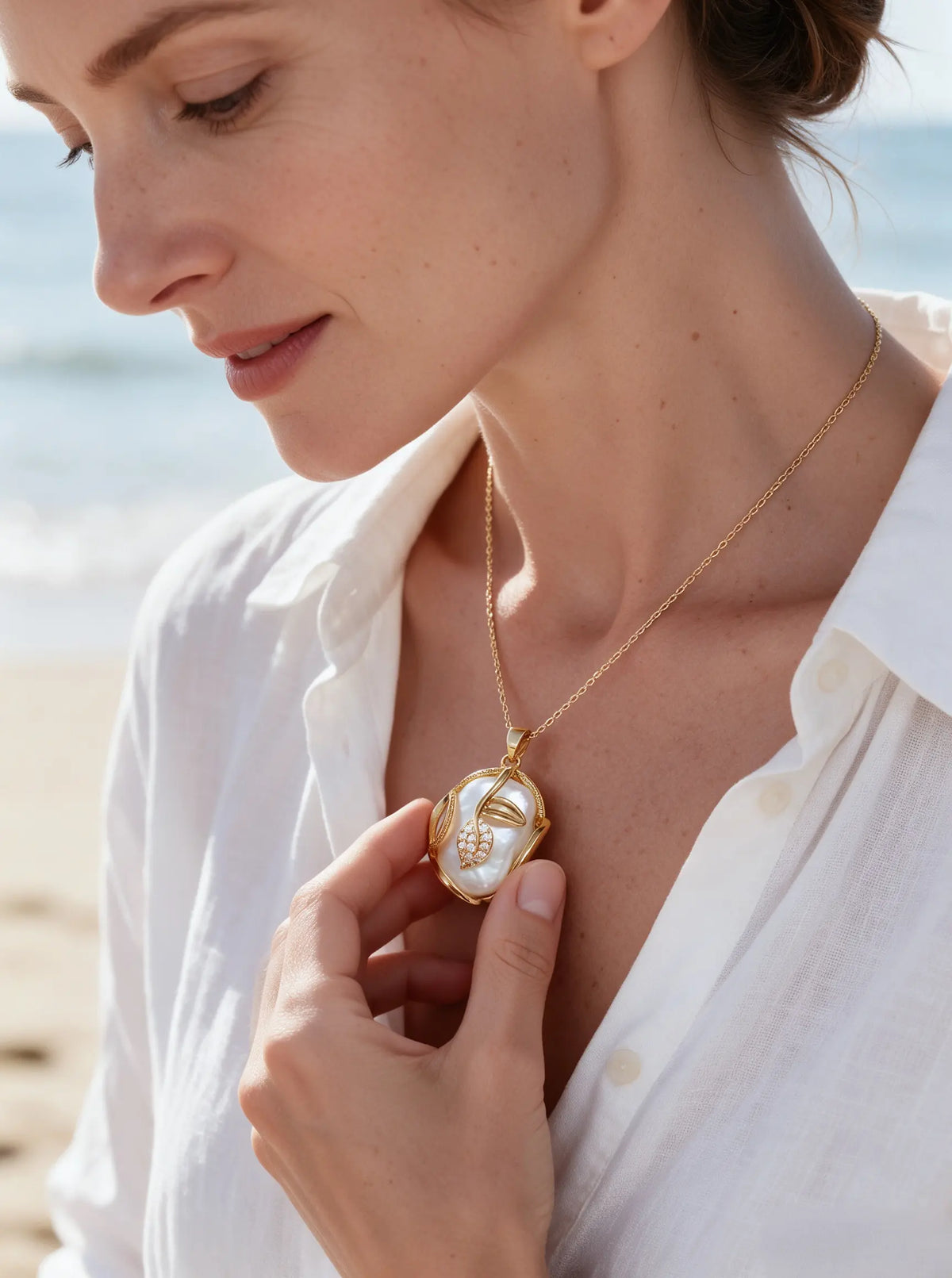 Leaf‑Accent Baroque Freshwater Pearl Pendant Necklace, Gold‑Tone Adjustable Collarbone Necklace for Women