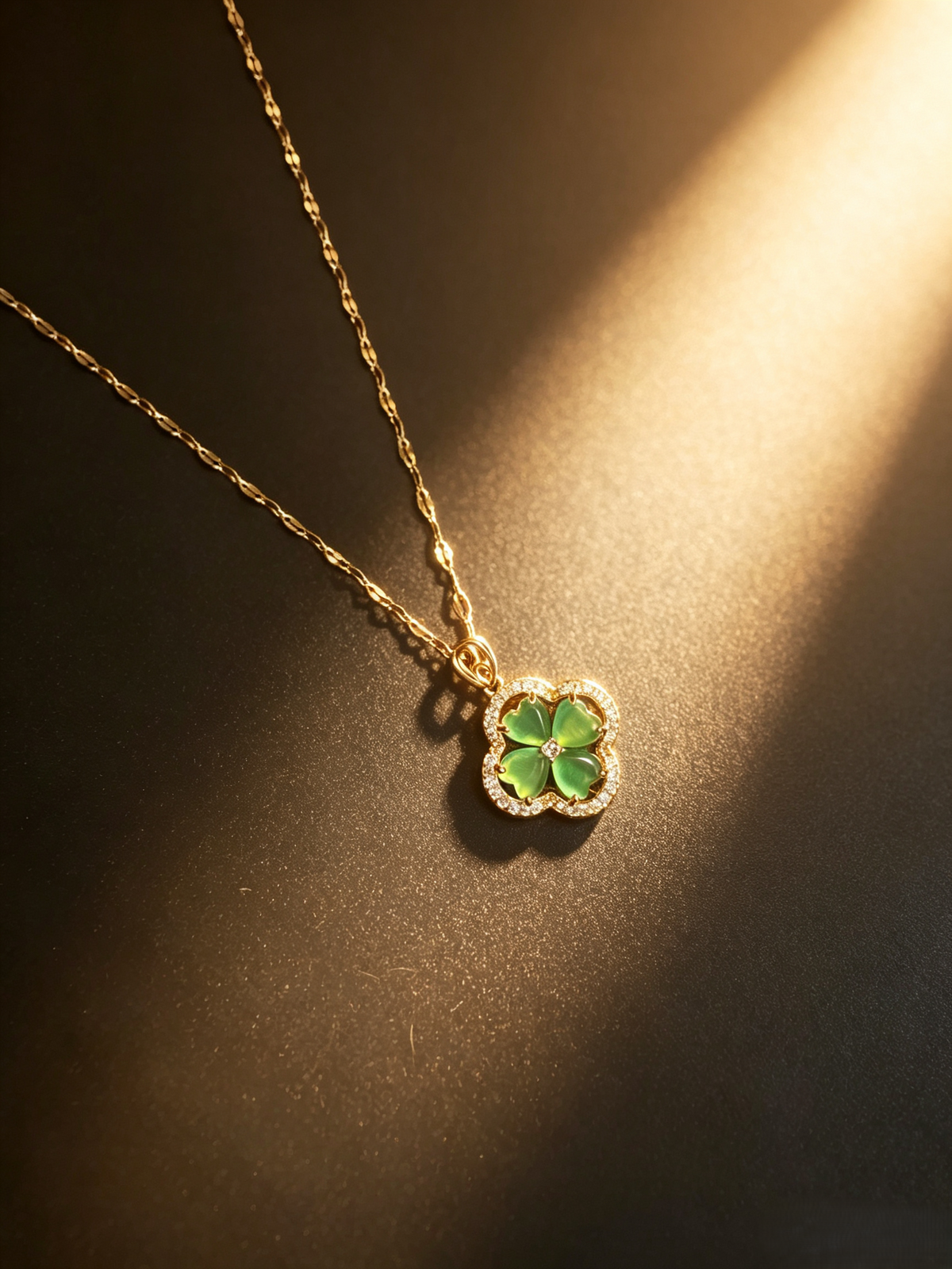 Vintage Clover Treasure Green Four Leaf Clover Pendant Necklace, 14K Gold Plated Titanium Steel Adjustable Chain Choker for Women