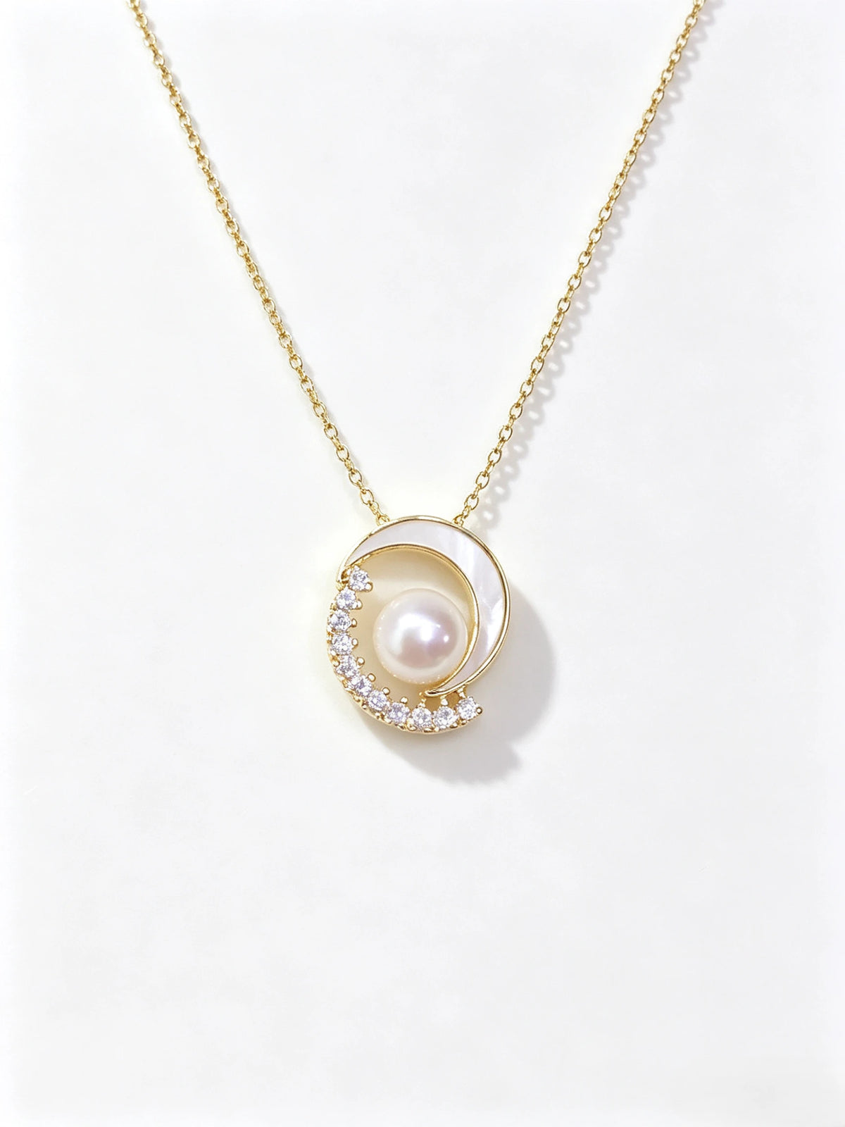 Crescent Moon Natural Freshwater Pearl Pendant Necklace, Mother‑of‑Pearl Inlay Dainty Gold Tone Necklace for Women