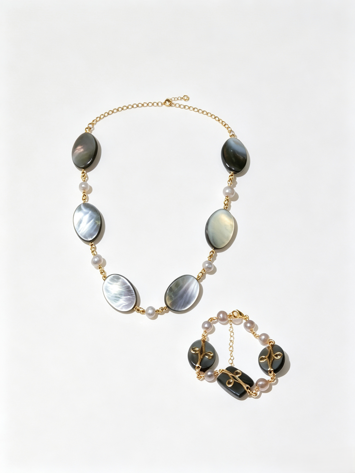 Natural Mother-of-Pearl & Freshwater Pearl Necklace Bracelet 2-Piece Jewelry Set, Handmade Gold-Plated Brass Shell Matching Jewelry Set for Mature Women