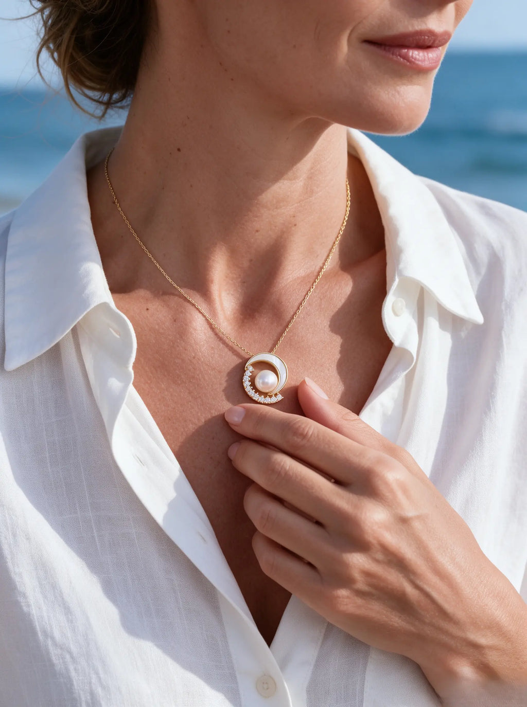 Crescent Moon Natural Freshwater Pearl Pendant Necklace, Mother‑of‑Pearl Inlay Dainty Gold Tone Necklace for Women