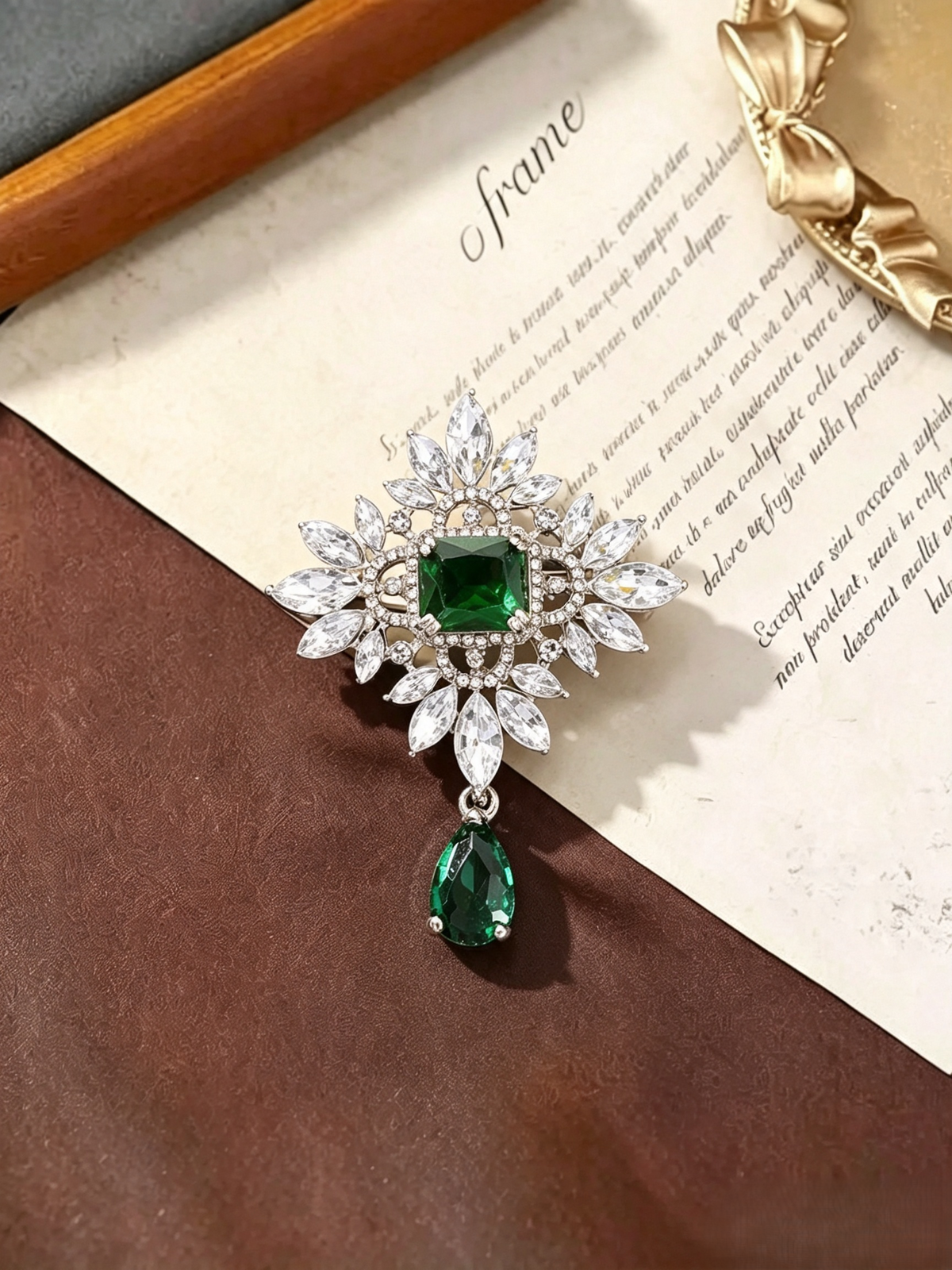 Vintage Baroque Floral Teardrop Rhinestone Brooch Crystal Lapel Pin for Daily Wear Wedding Gift