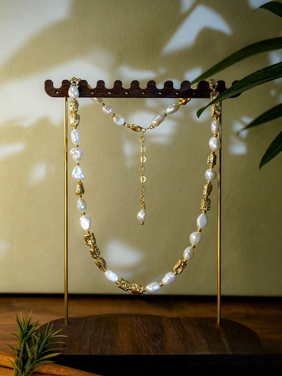 Baroque Freshwater Pearl & Hammered Gold Bead Necklace Bracelet 2-Piece Jewelry Set, Handmade Gold-Plated Brass Irregular Pearl Matching Set for Women
