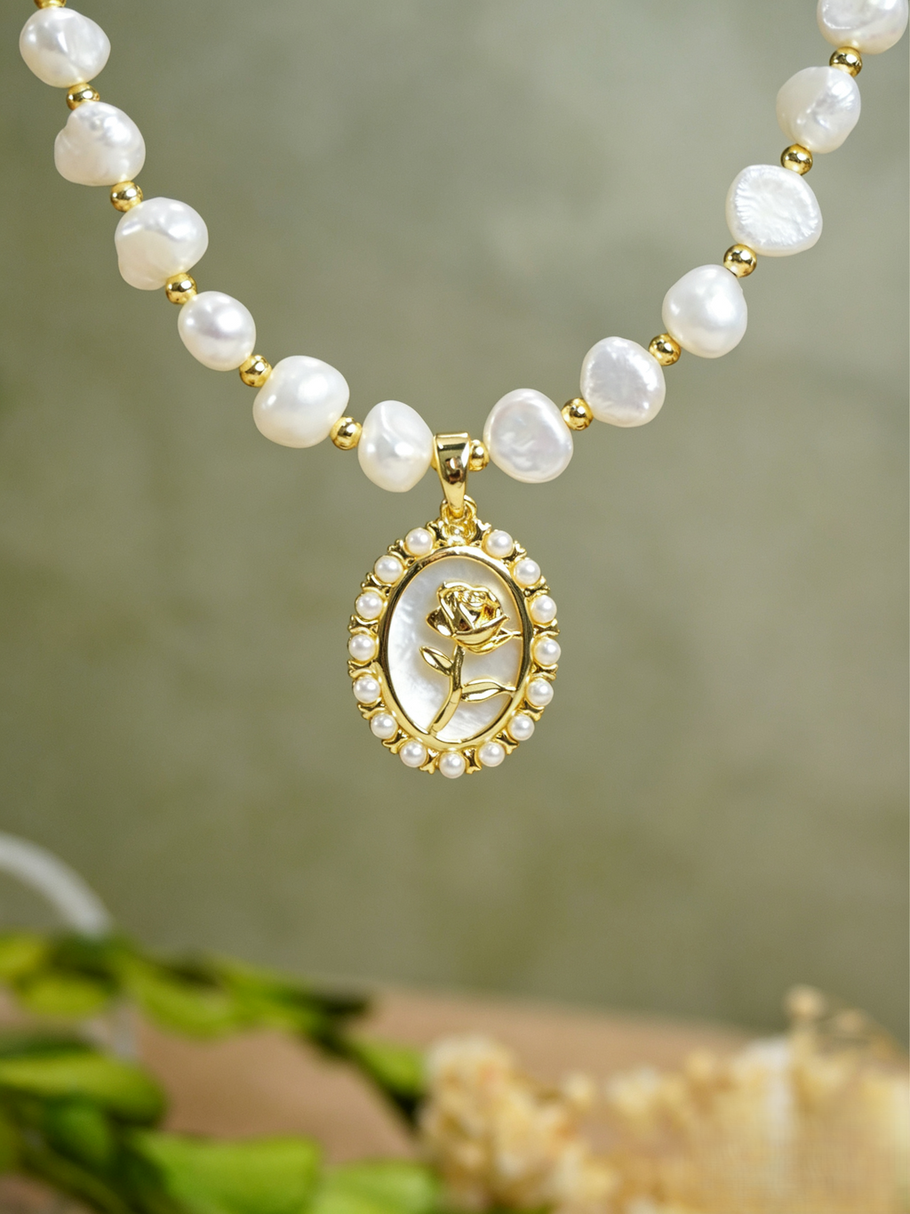 Romantic Rose Cameo Pearl Jewelry Matching Set, Vintage Embossed Mother-of-Pearl Necklace & Earrings Set for Daily Date Elegant Outfits