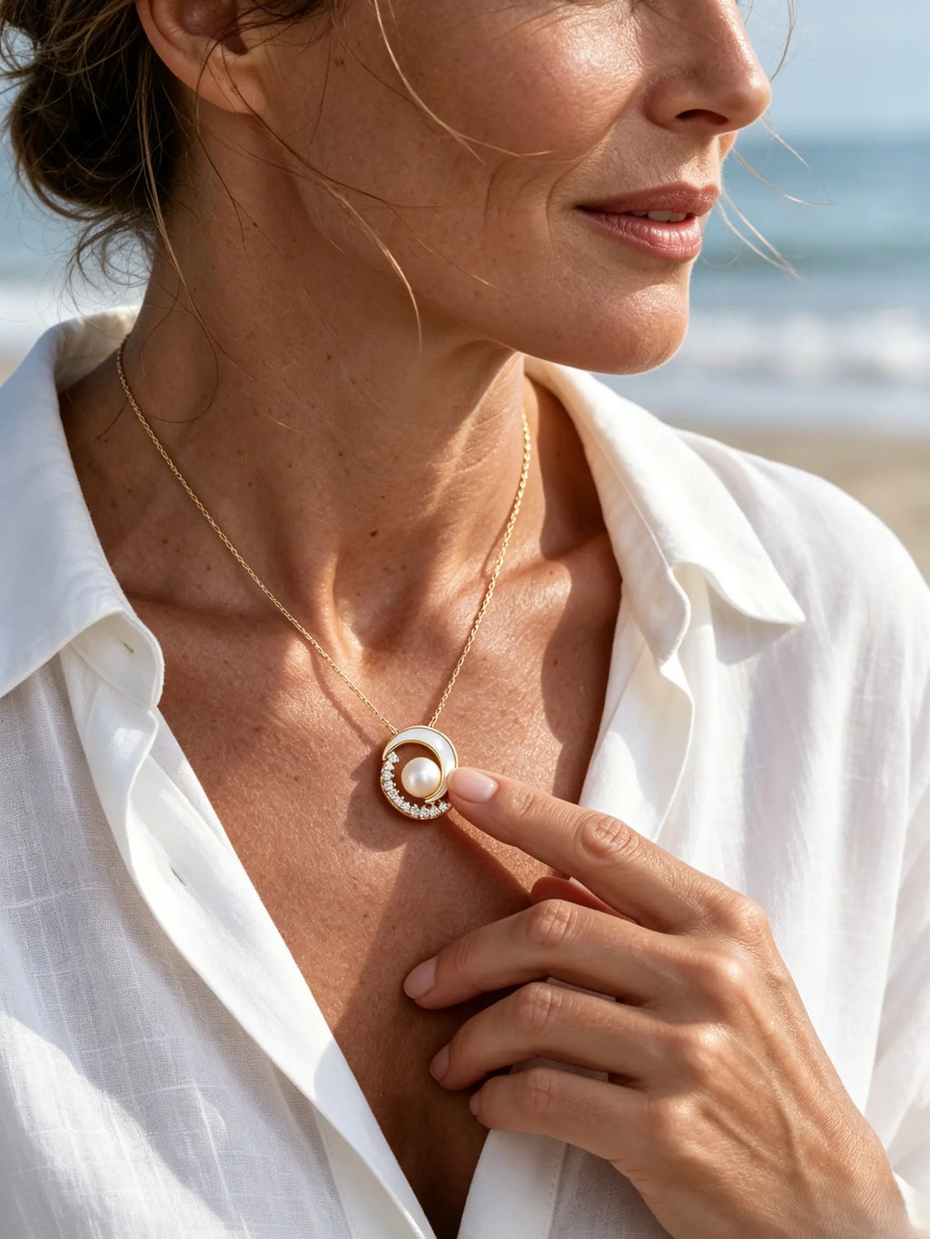 Crescent Moon Natural Freshwater Pearl Pendant Necklace, Mother‑of‑Pearl Inlay Dainty Gold Tone Necklace for Women