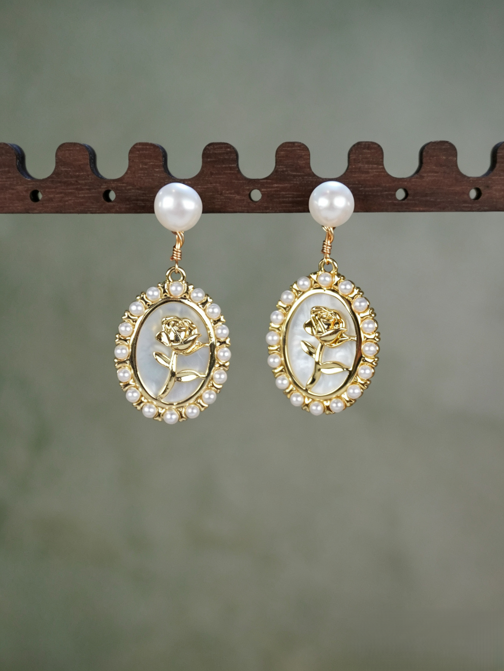 Romantic Rose Cameo Pearl Jewelry Matching Set, Vintage Embossed Mother-of-Pearl Necklace & Earrings Set for Daily Date Elegant Outfits