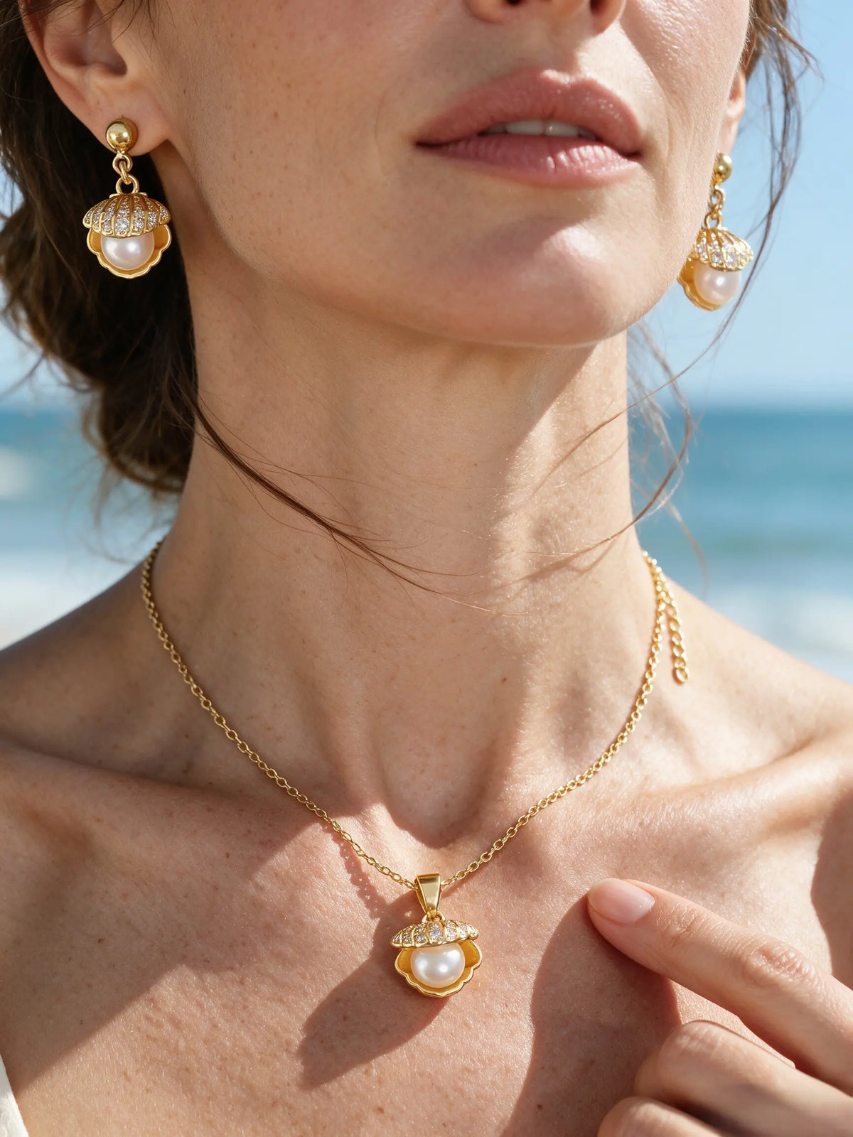 18K Gold Plated Natural Freshwater Pearl Shell Jewelry Set, Sophisticated Zircon‑Encrusted Pendant & Earring Set for Women