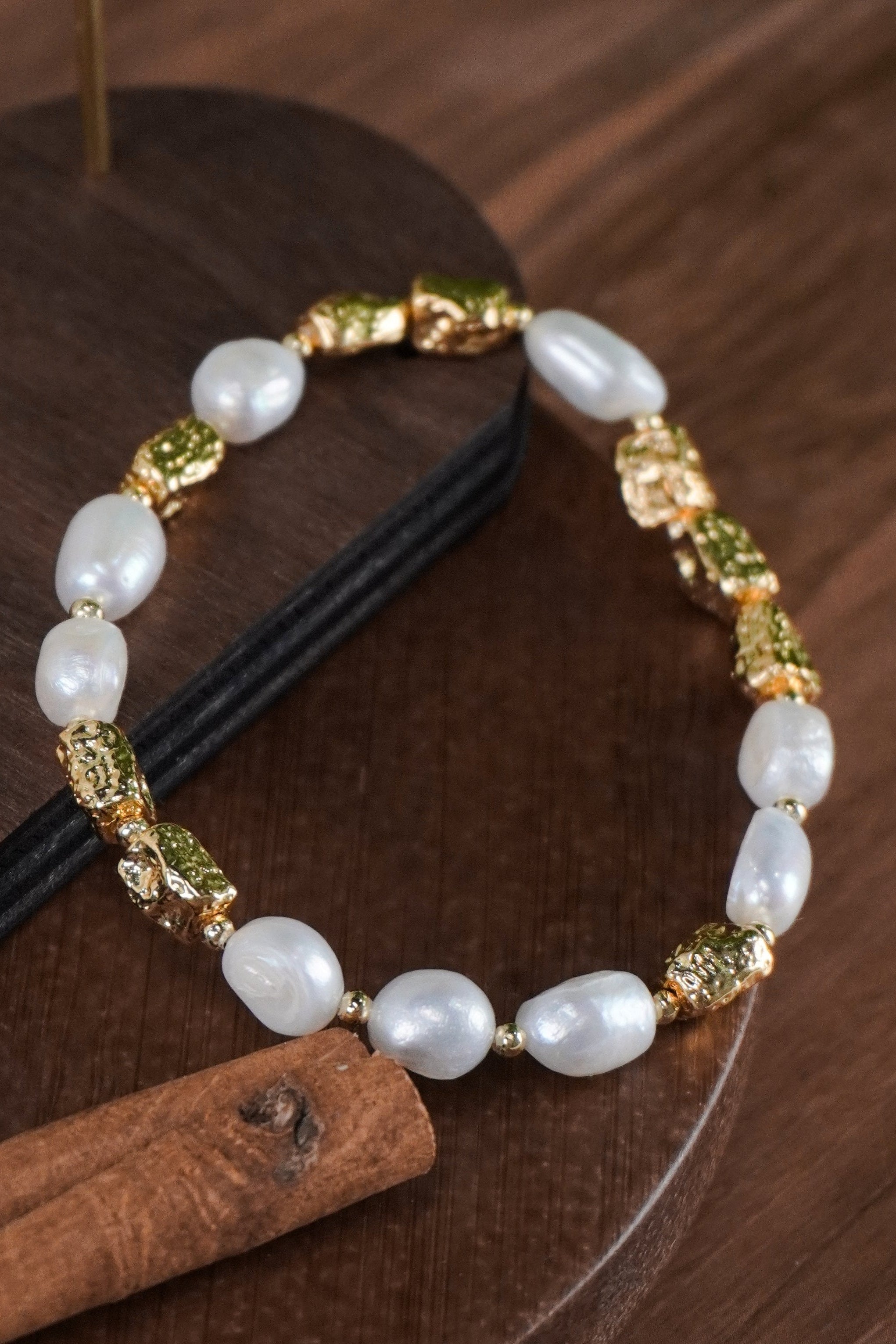 Baroque Freshwater Pearl & Hammered Gold Bead Necklace Bracelet 2-Piece Jewelry Set, Handmade Gold-Plated Brass Irregular Pearl Matching Set for Women
