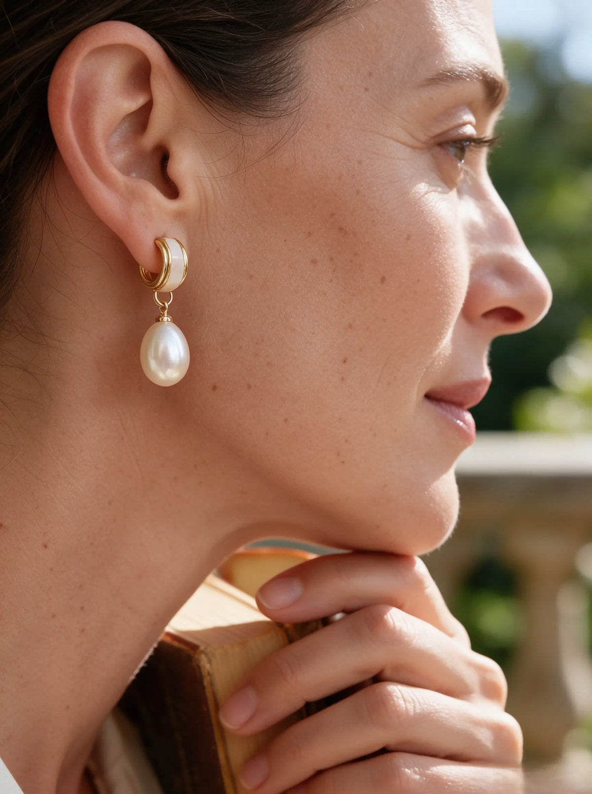 Shell Inlay Teardrop Freshwater Pearl Drop Earrings, Elegant Gold‑Tone Dangle Earrings for Women