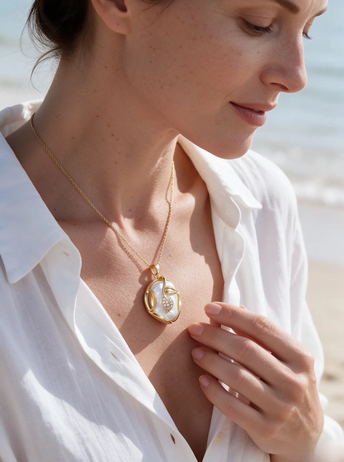 Leaf‑Accent Baroque Freshwater Pearl Pendant Necklace, Gold‑Tone Adjustable Collarbone Necklace for Women